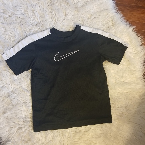 nike shirts under $10